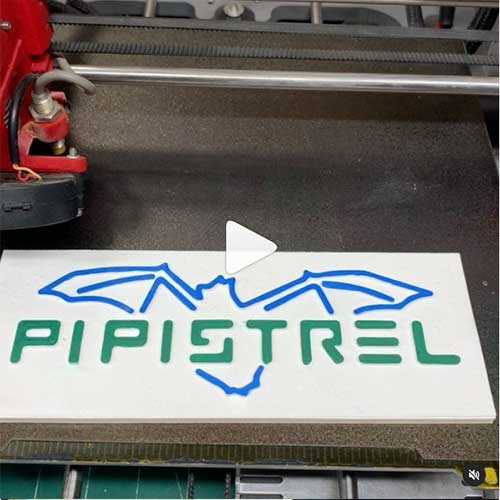 Multicolor 3D printed signs printed on a Melo3D PRO – Pipistel Logo